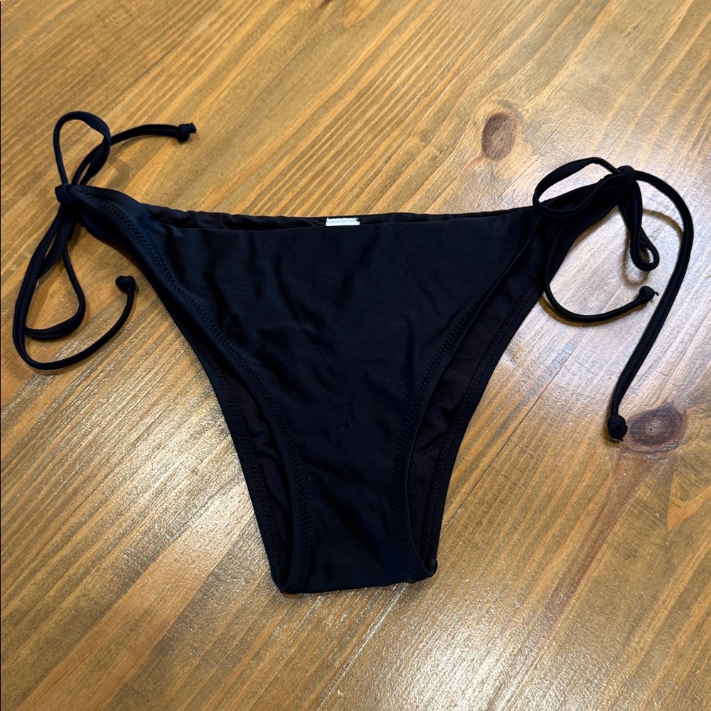 NWOT RELLECIGA Black side tie Bikini Bottoms XL
